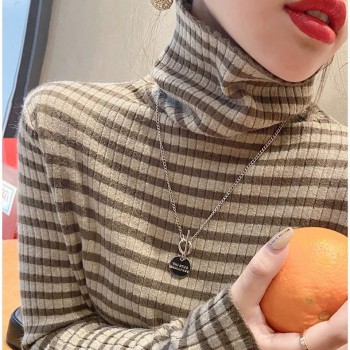 Beautiful little shirt to wear outside 22 women's bottoming shirt sweater clothes short style slimming new style western style small knitted sweater